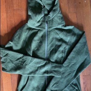 *NEVER WORN* LULULEMON SCUBA HOODIE